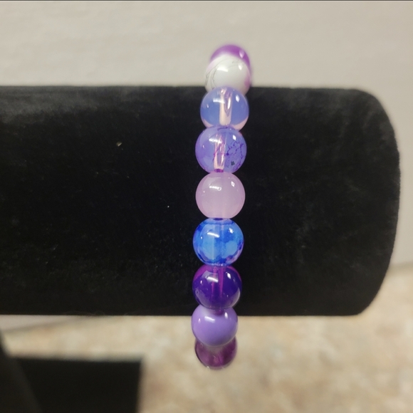 Stretch Bracelet with Different Shades of Pink Beads - Picture 3 of 7